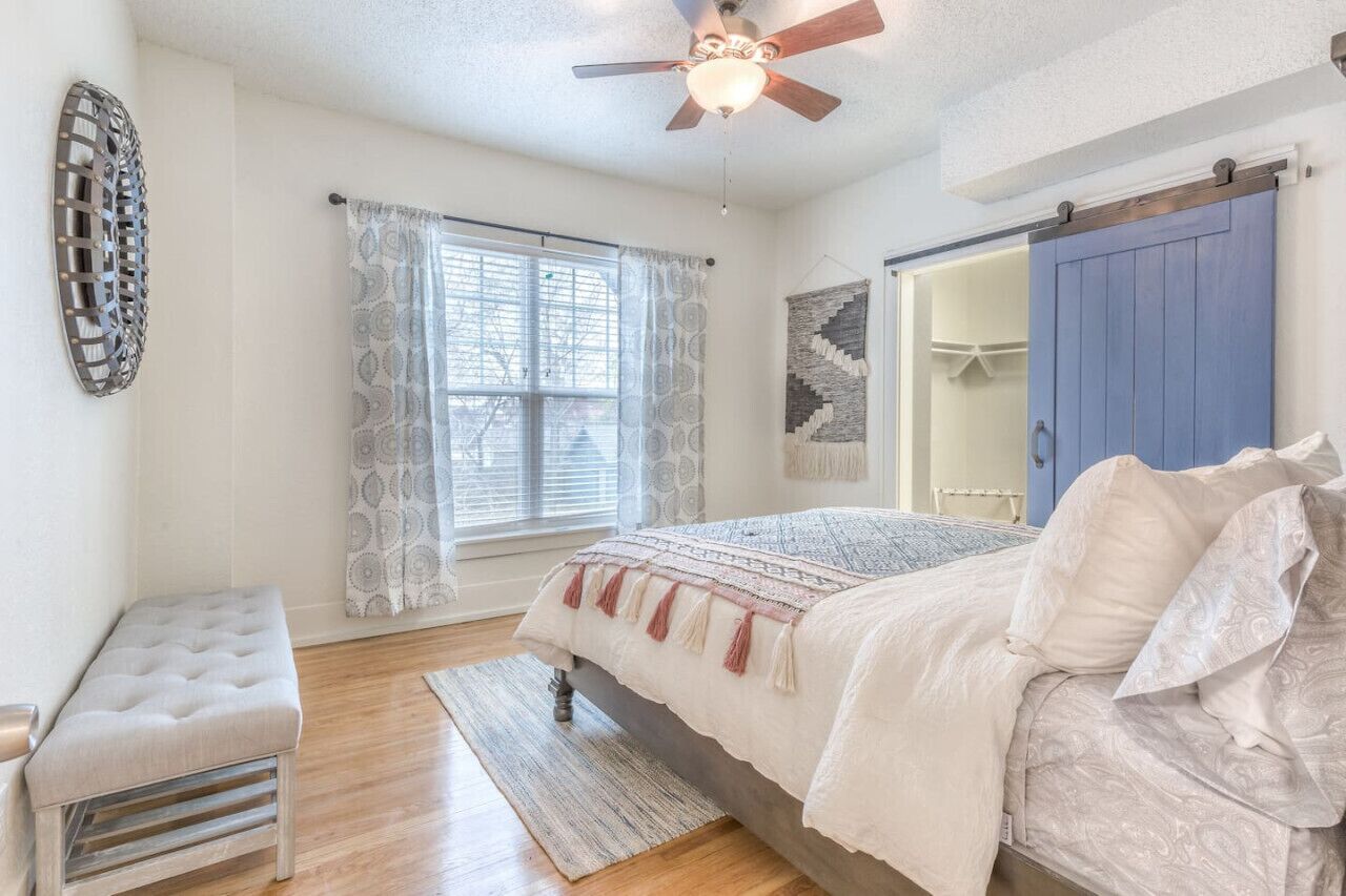 1 slaapkamer, een bureau, een strijkplank/strijkijzer, gratis wifi