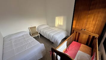 5 chambres, fer et planche Ă repasser, lit parapluie, draps fournis