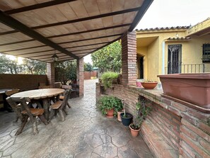 Outdoor dining - Villa with pool on the Costa Brava, ideal for vacations! (calonge)