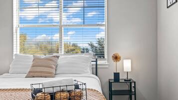 2 habitaciones, tabla de planchar con plancha, wifi y ropa de cama