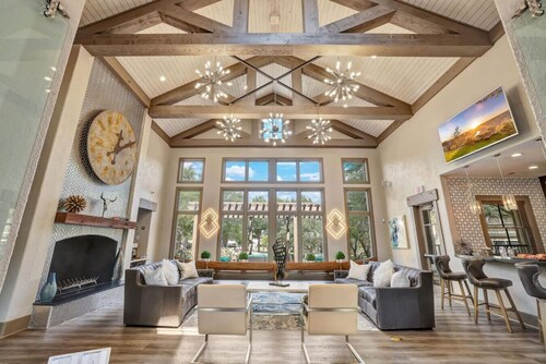 Modern Premium Stay 2BR 2BA Apartment with Style