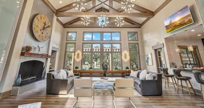 Modern Premium Stay 2BR 2BA Apartment with Style