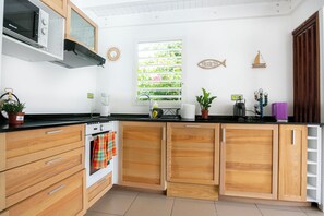 Mikrowelle, Ofen, Herdplatte, Geschirrspüler