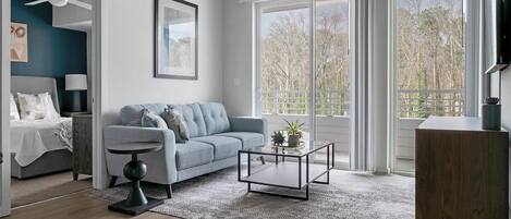 2 bedrooms, desk, iron/ironing board, WiFi