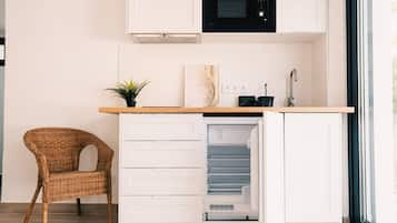 Een magnetron, een koffiezetapparaat/waterkoker