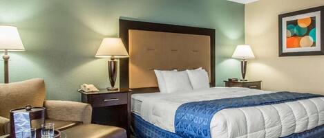 1 slaapkamer, een strijkplank/strijkijzer, internet, beddengoed