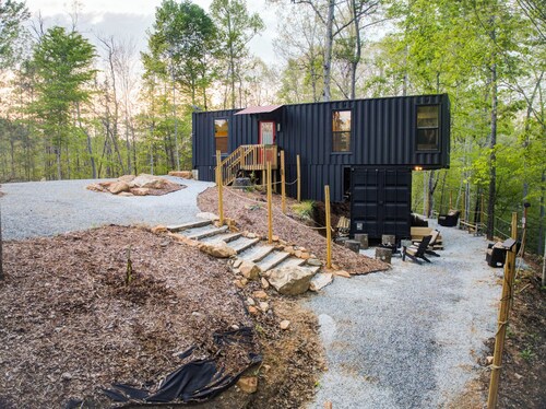 Walterfalls Lion’s Den A - Container Stay Near Lake Keowee & Private Waterfall