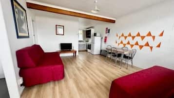 2 bedroom ground floor apartment | Living area