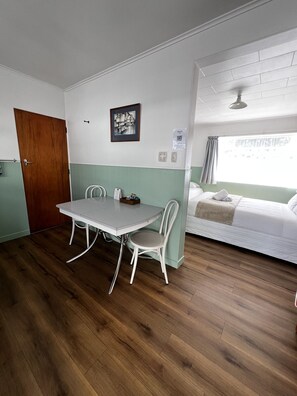 Familien-Doppel- oder -Zweibettzimmer, Gartenblick