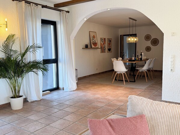 Smart TV, fireplace, foosball, books - Eifelstube | 130qm large Apartment in Monschau with fireplace and table football (Monschau)