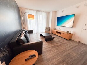 TV - Beautiful two bedroom apartment with Nice View (Hallandale Beach)