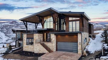 House (5 Bedrooms) | Front of property