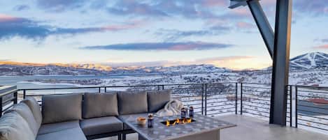 House (5 Bedrooms) | Interior