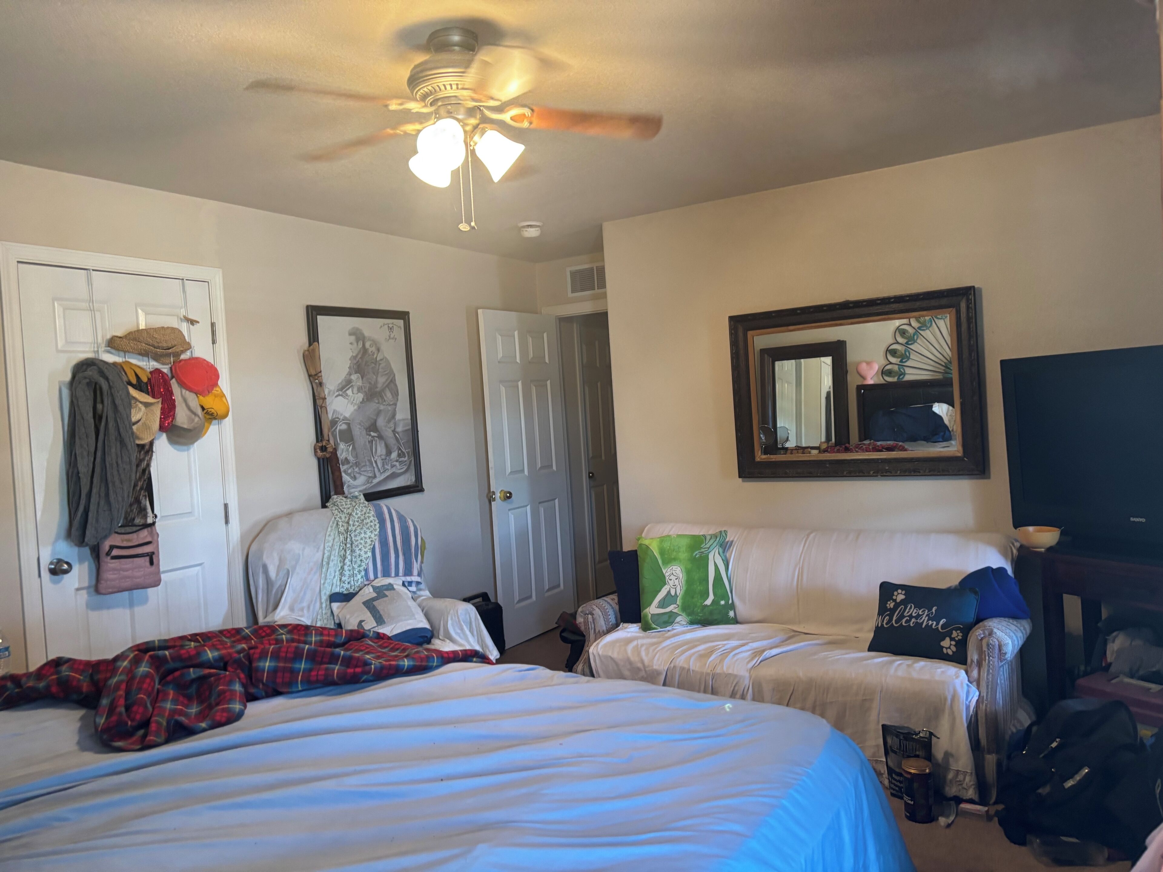 3 bedrooms, iron/ironing board, WiFi, bed sheets