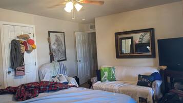 3 bedrooms, iron/ironing board, WiFi, bed sheets
