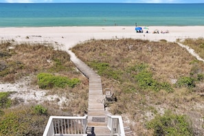 House, Multiple Beds (MoonStruck) | Beach