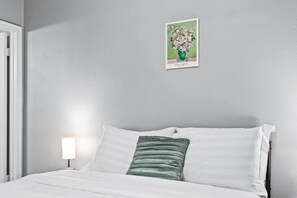 2 bedrooms, iron/ironing board, WiFi, bed sheets