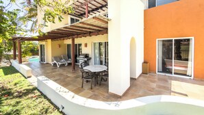 Outdoor dining - Condo. Las Quintas, Terraza, Jardín de Paisaje, Zona de Hoteles, Campo de Golf (San José del Cabo)