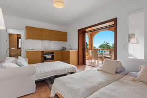 3 bedrooms, iron/ironing board, WiFi, bed sheets - Beach Villa Sea La Vie Marbesa! (Marbella)