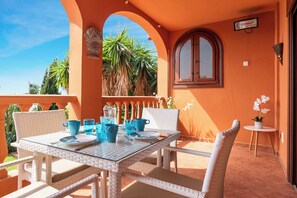 Outdoor dining - Beach Villa Sea La Vie Marbesa! (Marbella)