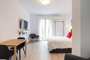 Iron/ironing board, free WiFi, bed sheets