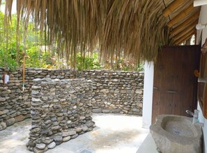 Deluxe Double Room | Bathroom | Towels, toilet paper - Santuario Sierra Sagrada (Santa Marta)