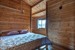 3 عدّة غرف نوم وواي فاي وملاءات أسرّة