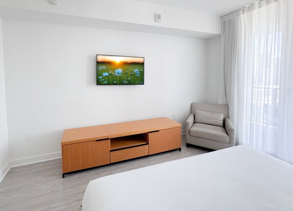 2 bedrooms, desk, iron/ironing board, travel crib