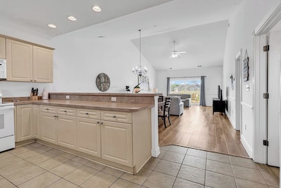 Spacious 2-bedroom villa in the heart of Myrtle Beach & 2 full bathrooms