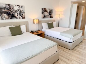 2 camere, una scrivania, ferro/asse da stiro, culla da viaggio