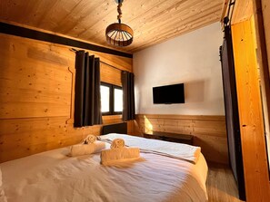 2 camere, una scrivania, ferro/asse da stiro, culla da viaggio