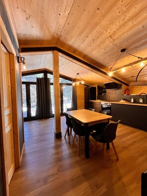 Dining - Chalet L'épicéa sous les pins  •4 to 6 Pers.-5min walk to slopes & shops (Bolquère)