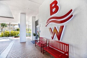 Property grounds - Great 2BR Apartment @ Beachwalk Resort! (Hallandale Beach)