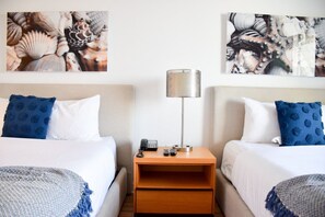 2 bedrooms, desk, iron/ironing board, travel cot - Great 2BR Apartment @ Beachwalk Resort! (Hallandale Beach)