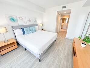 2 chambres, bureau, fer et planche à repasser, lit parapluie