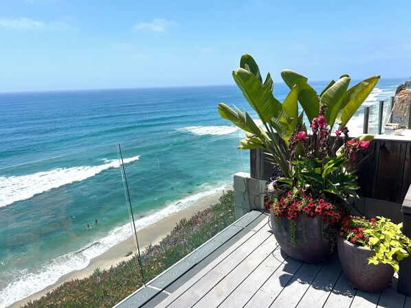 Plage, chaises longues, serviettes de plage