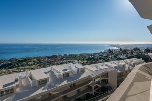 Exterior - Apartment 'Stupa Hills - Spectacular Sea Views' with Sea View, Wi-Fi and Air Conditioning (Benalmadena)