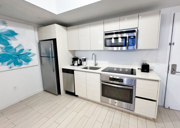 Fridge, microwave, oven, stovetop