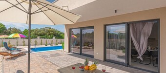 Villa Sunset with Outdoor Pool - Four Bedroom Villa with Pool