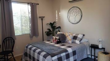 1 bedroom, iron/ironing board, WiFi, bed sheets