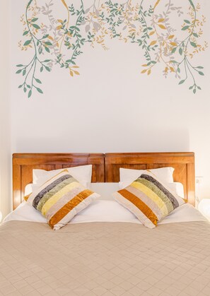 1 dormitorio, tabla de planchar con plancha, Internet y ropa de cama