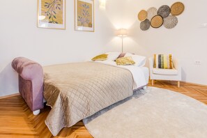 1 chambre, fer et planche à repasser, accès à Internet, literie fournie