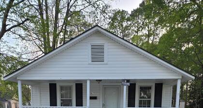 Charming 2-bedroom house in Cheraw with AC