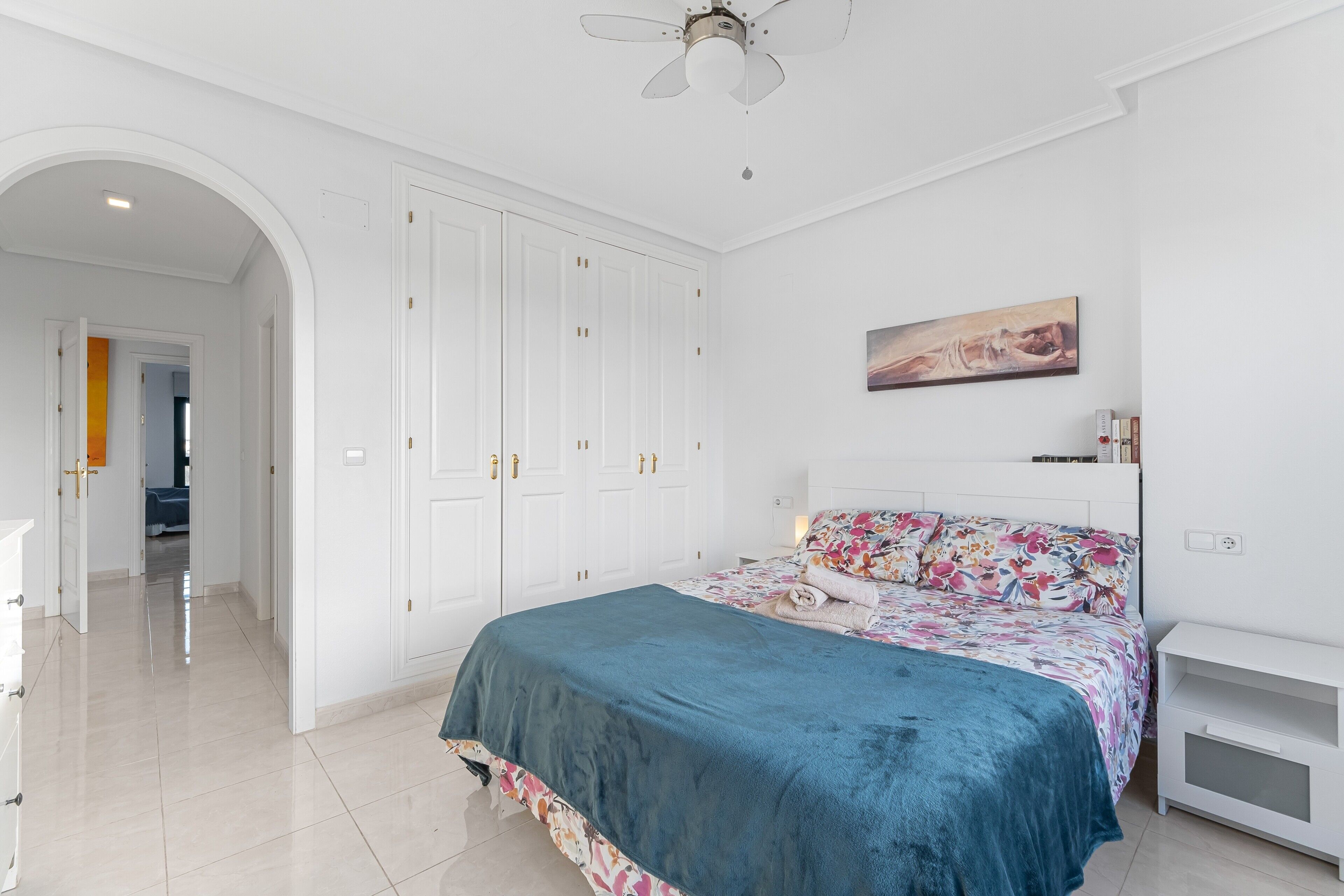 2 slaapkamers, een strijkplank/strijkijzer, gratis wifi, beddengoed