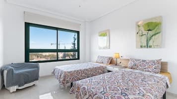 2 chambres, fer et planche à repasser, Wi-Fi gratuit, draps fournis