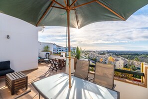 Outdoor dining - Apartment 'Casa Del Alba' with Sea View, Wi-Fi and Air Conditioning (Alicante)