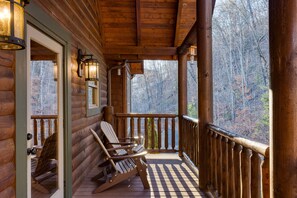 House - A View for All Seasons Luxe Smoky Mountain Cabin With Hot Tubs Game Room (Sevierville)