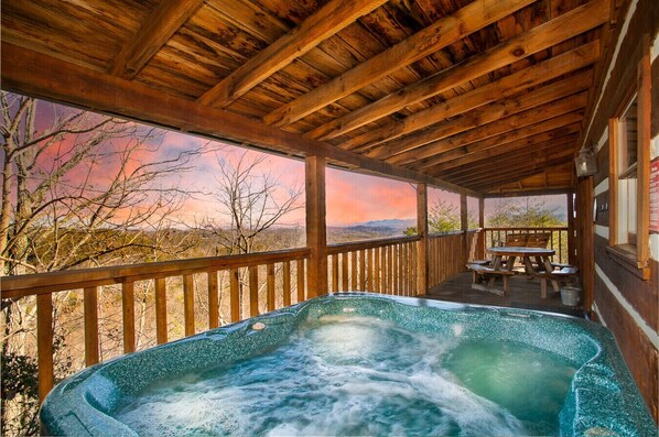 Outdoor spa tub
