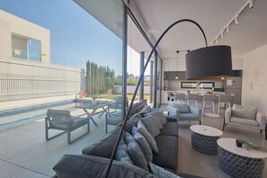 Smart-tv, ett musikbibliotek och ett filmbibliotek