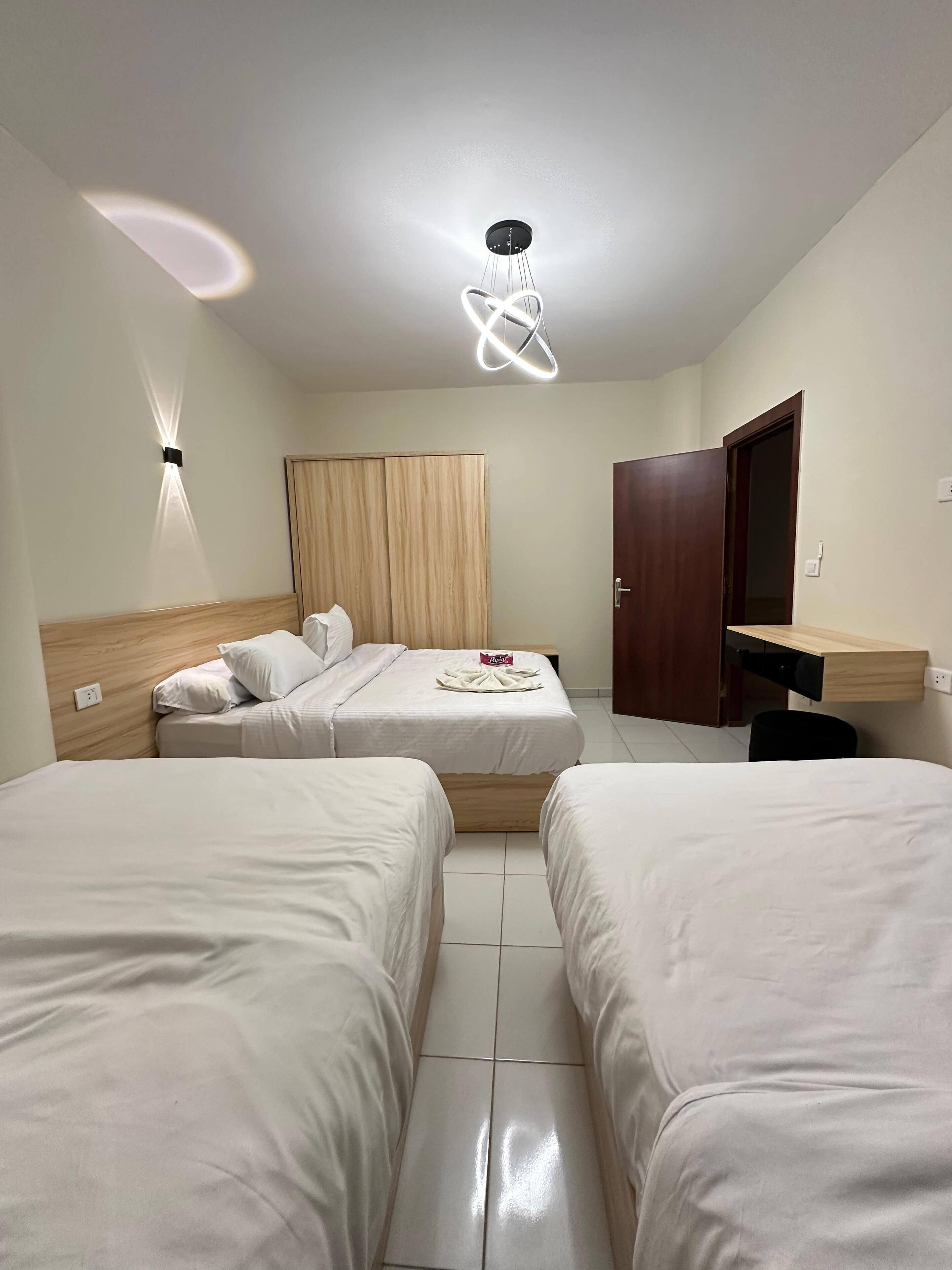 Økonomileilighet | Skrivebord, skrivebord for bærbar PC og wi-fi (inkludert)